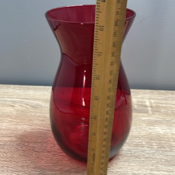 Elegant Red Glass Vase Medium Size - Picture 5 of 6